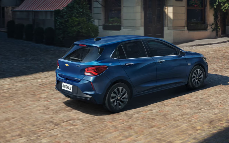 Chevrolet Onix vermelho